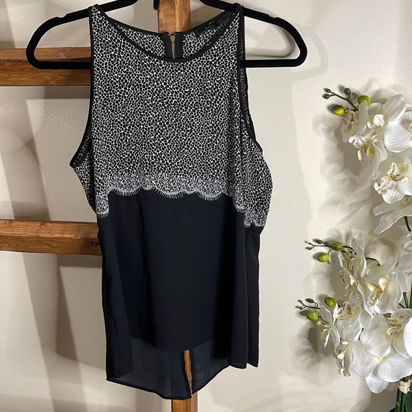 Top BCBGMAXAZRIA Caralyn En Soie 100% - Dos Fendu, Couleur Rio Red, Taille M - NEUF Avec étiquette